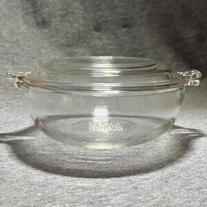 Pyrex 019 Double Handle Bowl with 681-c Lid